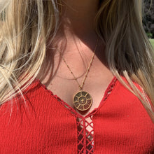 Charger l'image dans la galerie, Pendentif Médaille