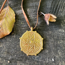 Charger l'image dans la galerie, Collection « Étrusque » croix & arabesques